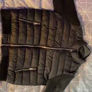 Moncler cardigan  - Använt fåtal gånger super clone