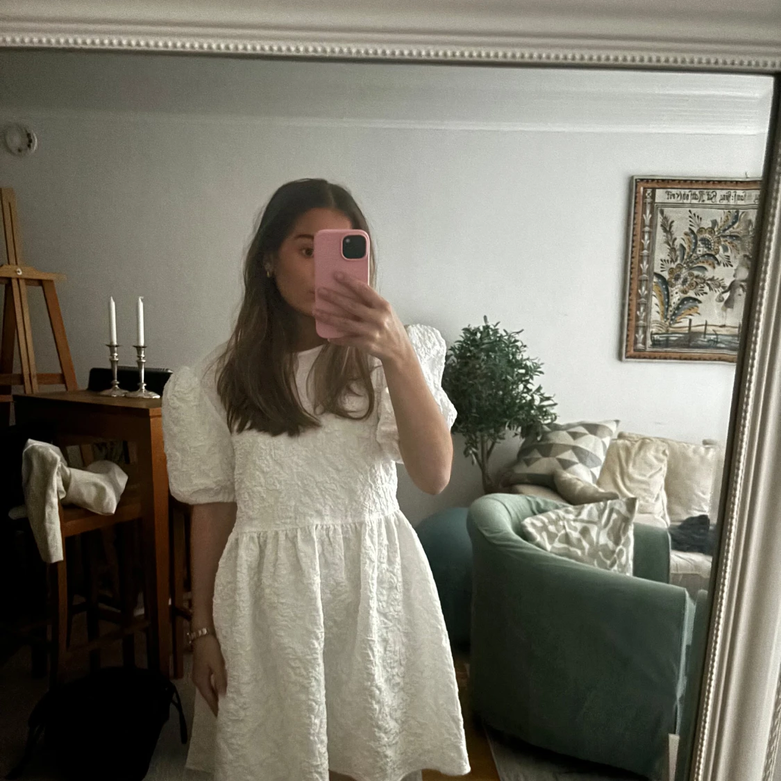 Vit klänning med puffärmar från BYIC - 1