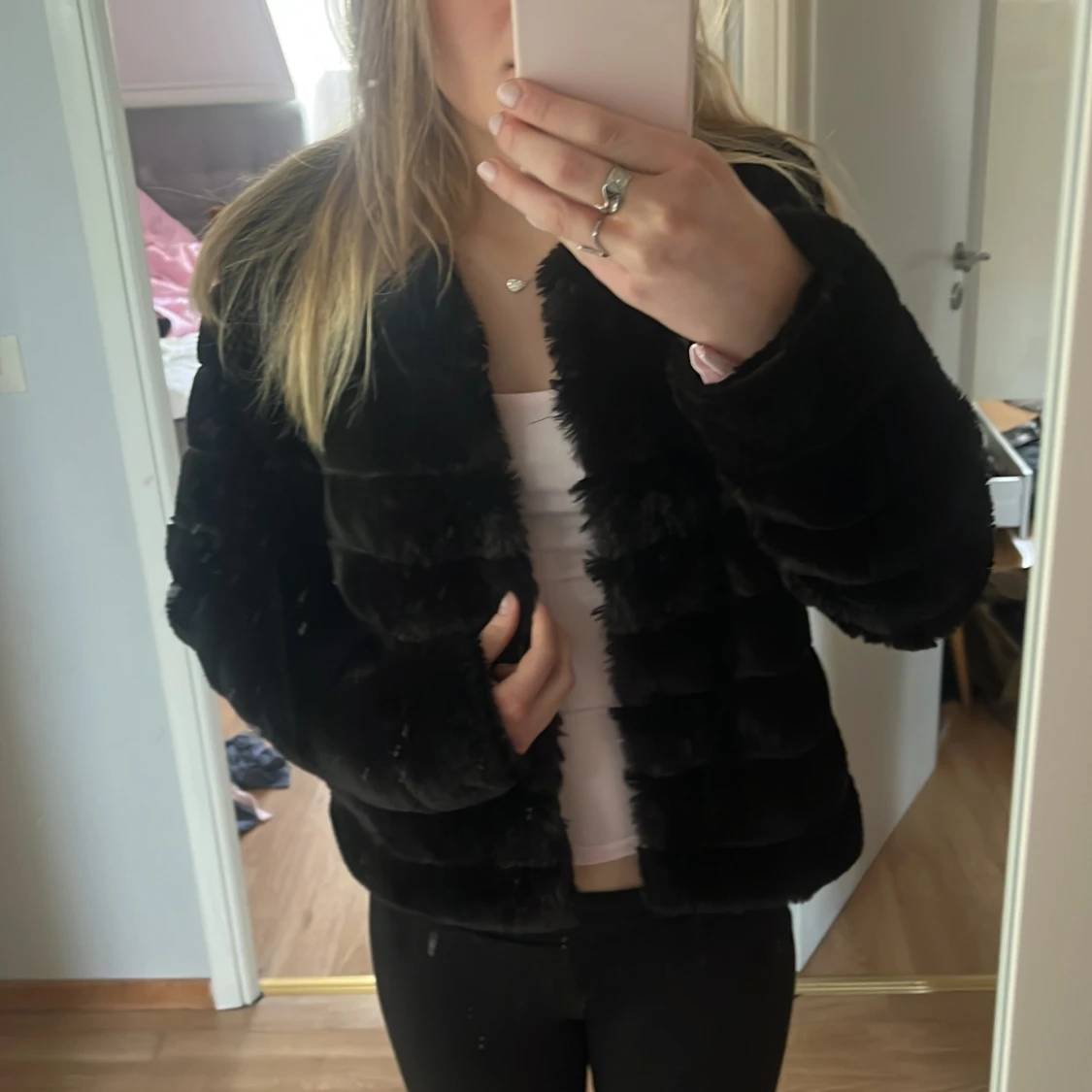 Svart pälsjacka - 1