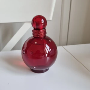 Britney Spears Hidden fantasy parfym - 100 ml från början, se bild för återstående mängd ❤️ knappt använd!