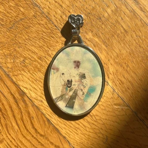 Thaiboy digital berlock - Säljer nu mitt Thaiboy Digital berlock som införskaffades här på plick för något år sedan. Denna lanserades iochmed albumet Legendary Member och var limiterad till 300 exemplar. Inget halsband medkommer. 