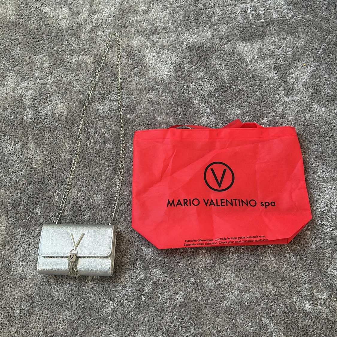 Silverfärgad axelväska från Mario Valentino - 3