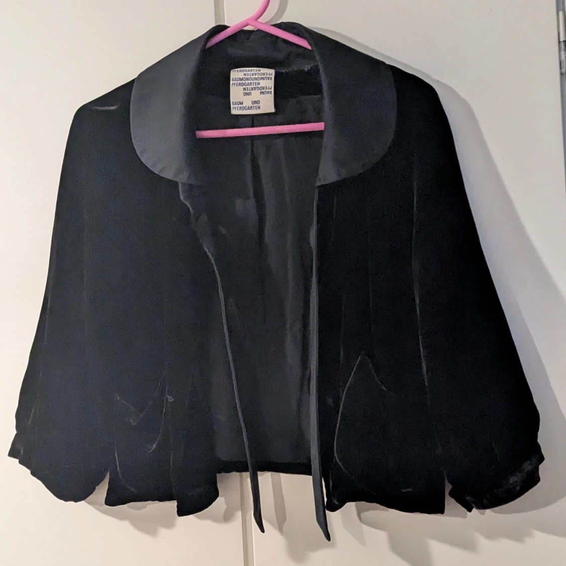 Svart sammet jacka med knyt - 3