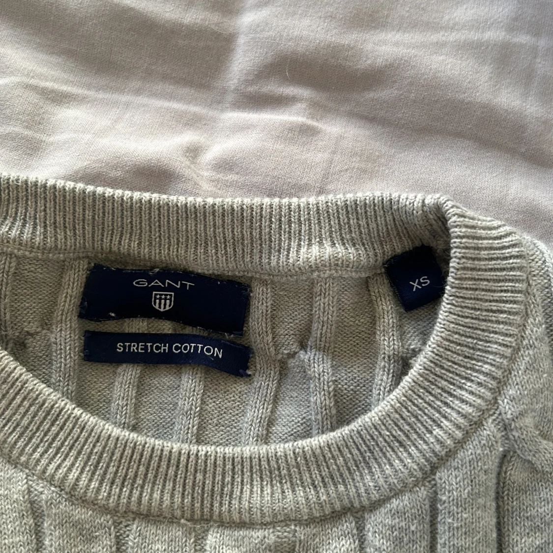 Grå kabelstickad tröja från GANT - 3