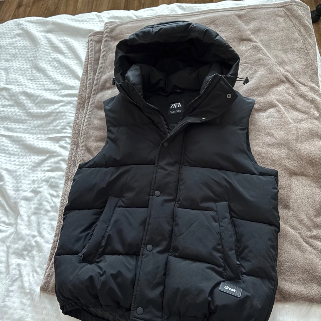 Svart dunväst från Zara - 1