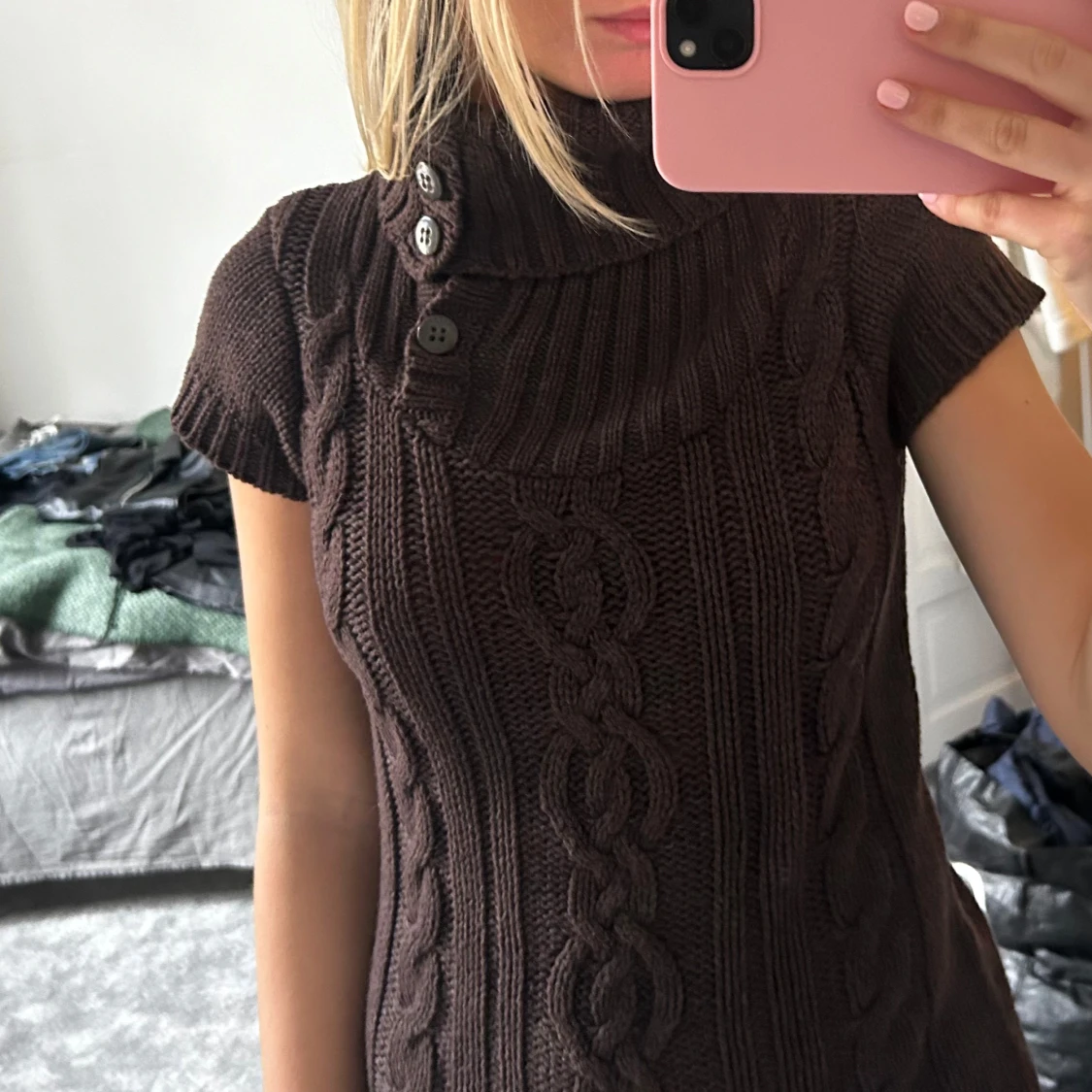 Brun stickad tröja med knappar - 3