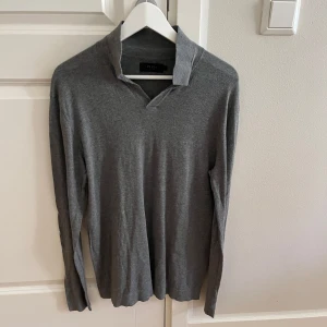 Låmgärmad Pike - Säljer min långärmade pike tröja från Riley. Säljer då jag inte använder den längre. Cond 9/10 size M kan gå ner i pris vid snabb affär. Vid fler frågor hör av dig