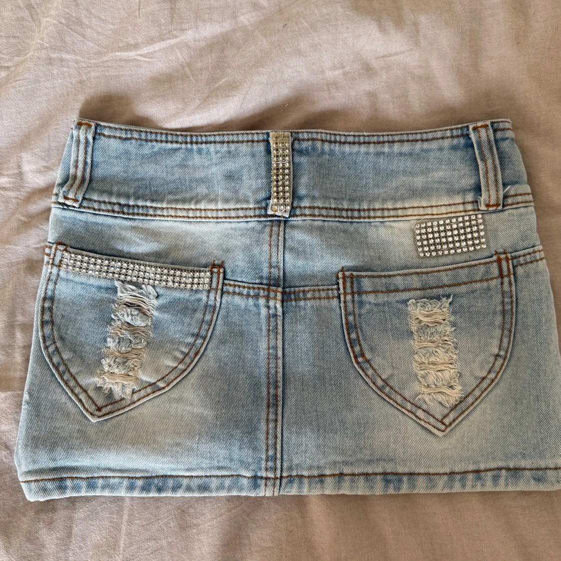 Jeanskjol med strassdetaljer från Sugarlink - 2