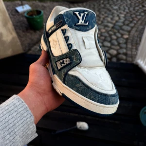 LV Trainers  - Feta Trainers i storlek 8 