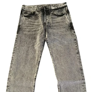 Saint Laurent jeans d14 - Fint skick ej använda mycket. storlek w 29     Hör av dig vid funderingar!