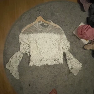  Blus  - Vintage tröja/blus/topp med unika mönster märke- etik@ storlek s och xs 