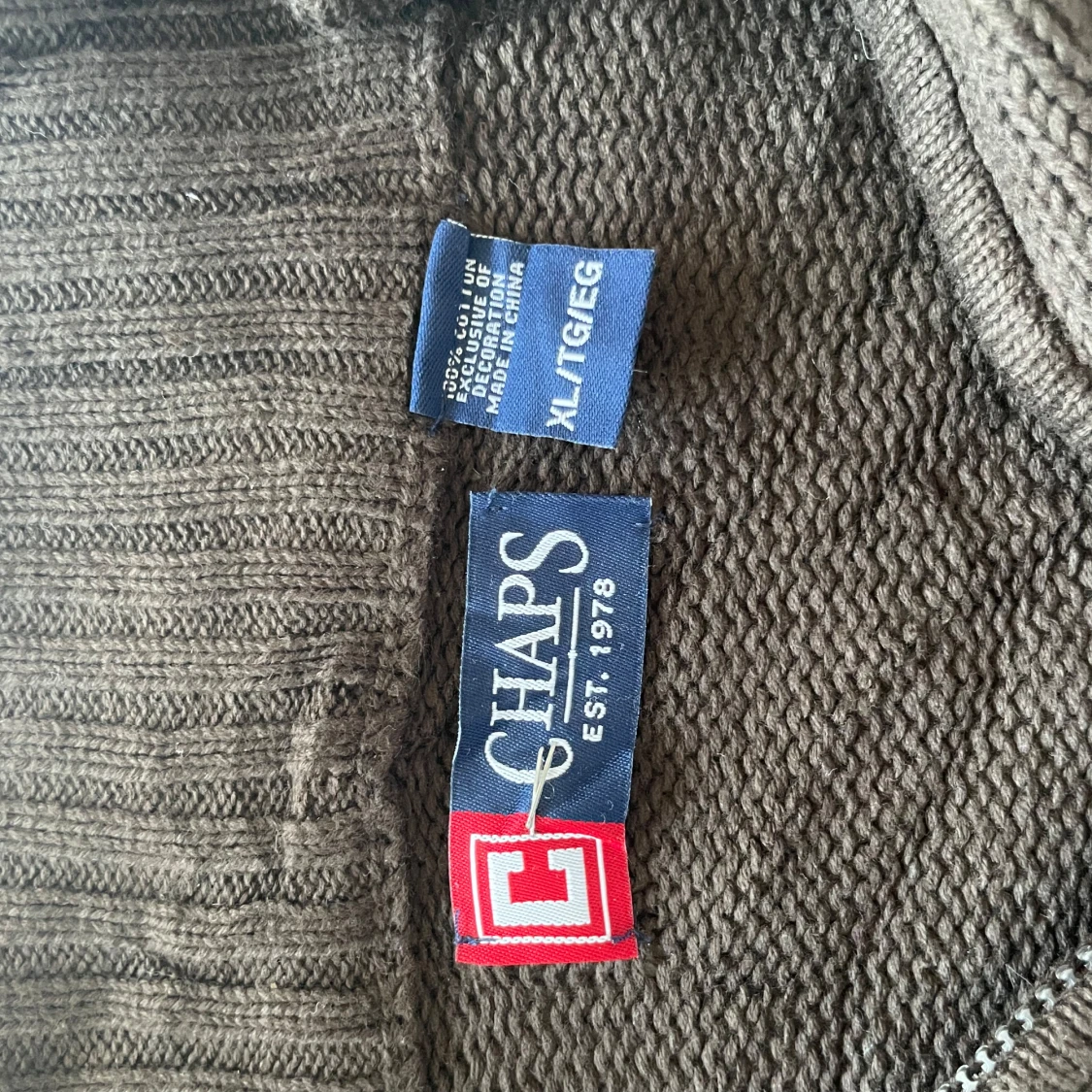 Brun stickad tröja - 2