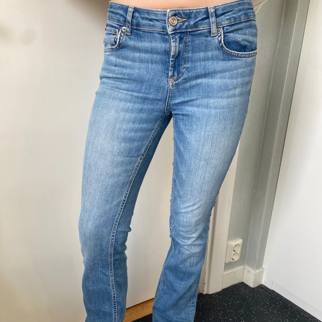 Lowwaisted Bootcut-Jeans - 1