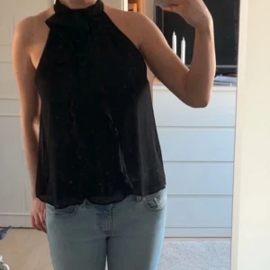 fest topp - så snygg halterneck topp från zara! passar till fest 💓💓