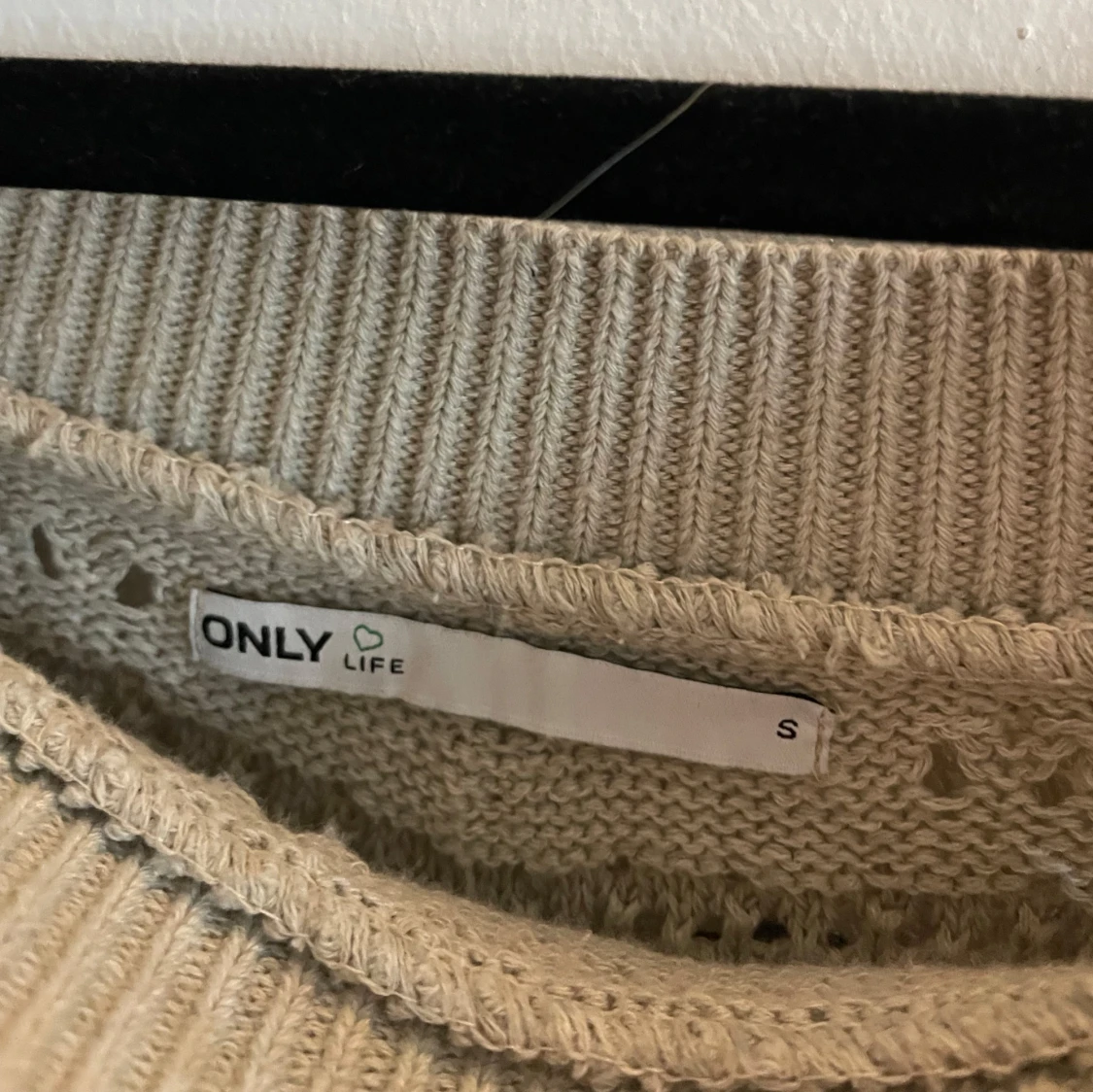 Beige stickad tröja från Only - 2