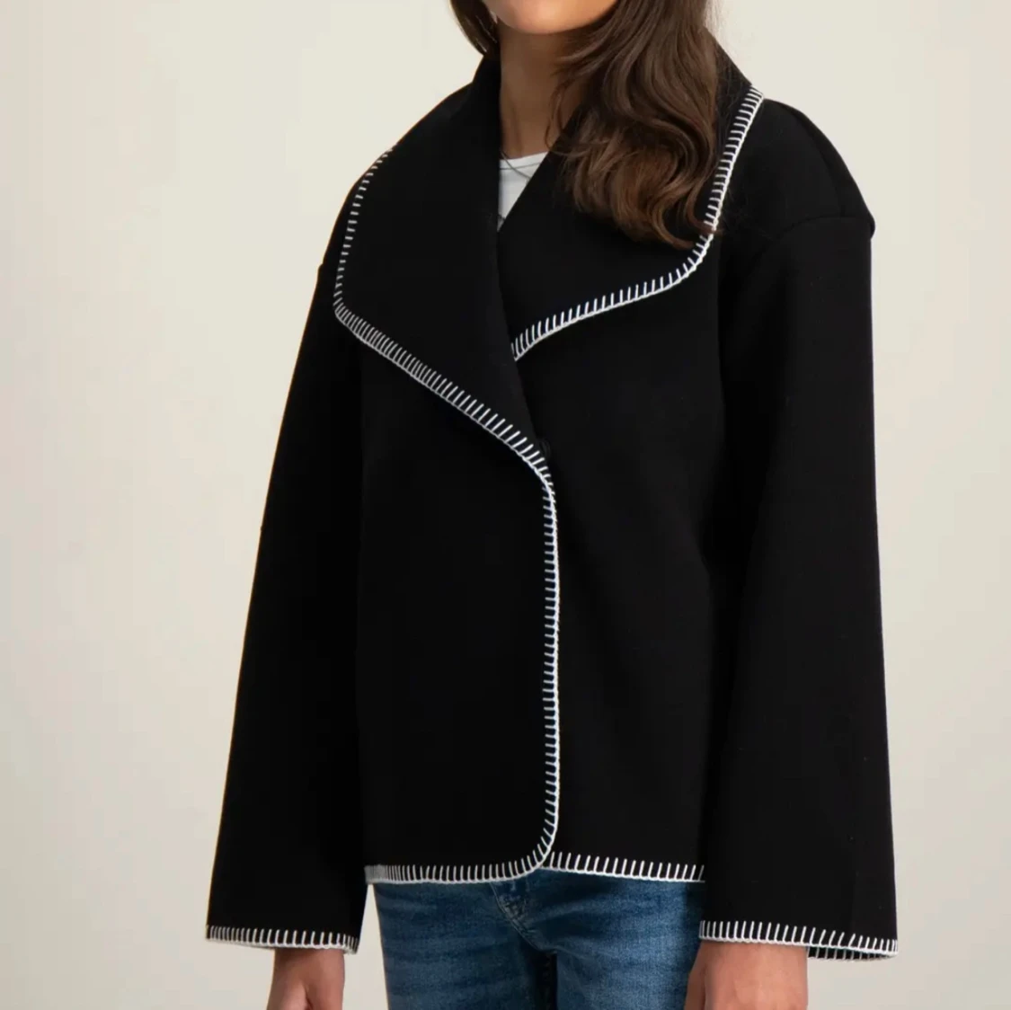 Svart kavaj med kontrastsömmar - 3