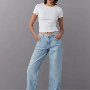 Ginatricot - boyfriend jeans - Snygga ljusblå jeans med hög midja och en avslappnad passform. 