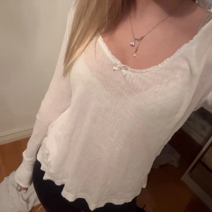 Tröja från Hollister  - Jättefin vit tröja från Hollister💗