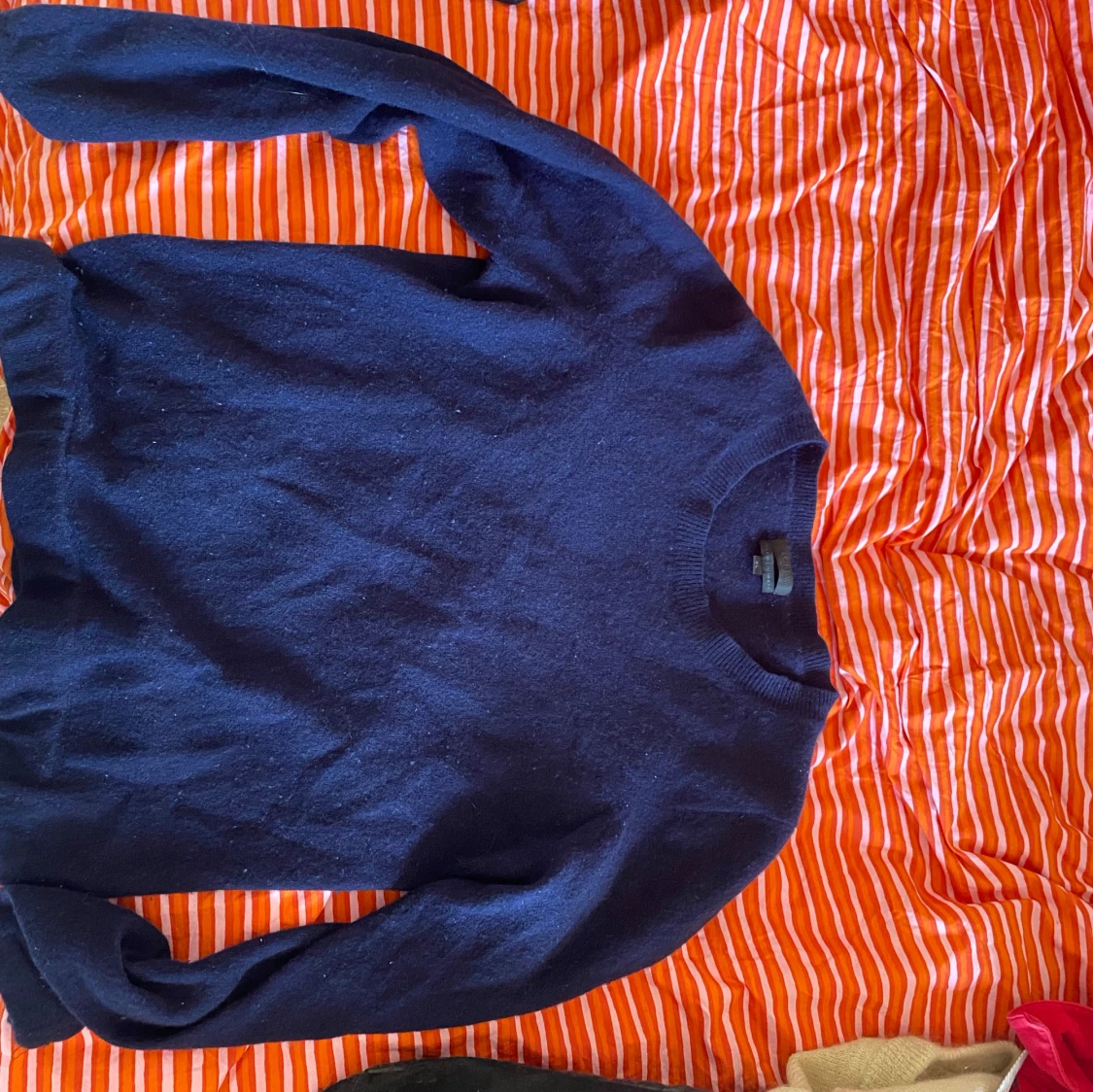 Mörkblå kashmirtröja från J.Crew