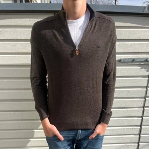 Morris halfzip 100% merinoull  - Tja! Säljer nu denna sjukt snygga tröja från Morris. Skick;9/10 som ny utan synliga defekter. Nypris ligger runt 2200kr men säljs nu för 699kr. Hör gärna av er vid minsta lilla fundering.