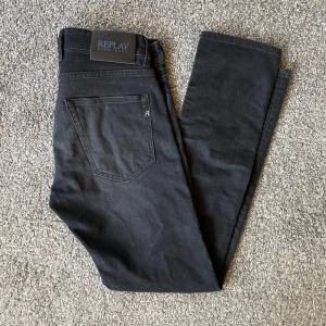 Replay jeans - Replay jeans i väldigt bra skick sitter slim/straight skriv för fler frågor priser kan alltid diskuteras!