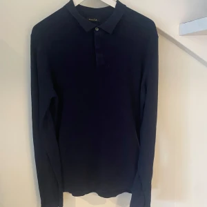 Massimo dutti tröja  - En jättefin tröja från Massimo dutti i super fint skick🤩 tröjan är i god kvalité ! Nypriset ligger runt 1500kr vårt pris 399kr