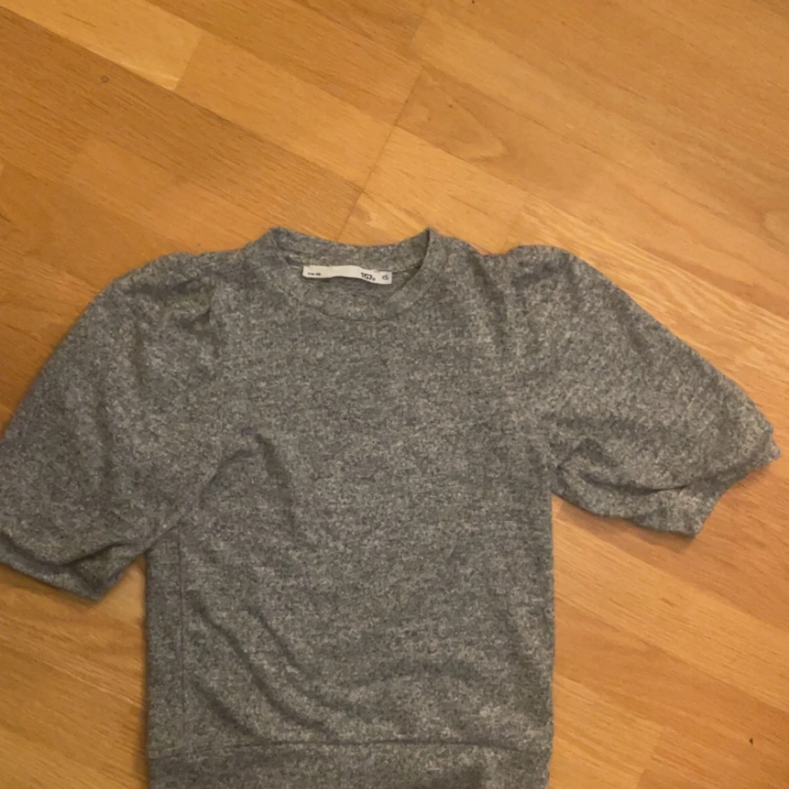 Grå tröja stickad - 1