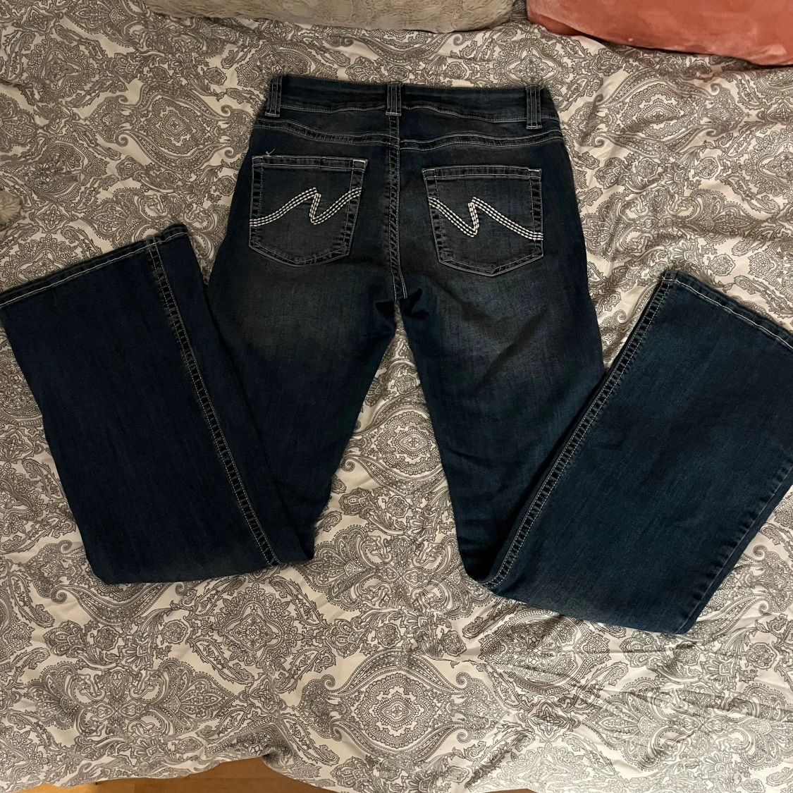 Mörkblå bootcut jeans från Nelly - 1