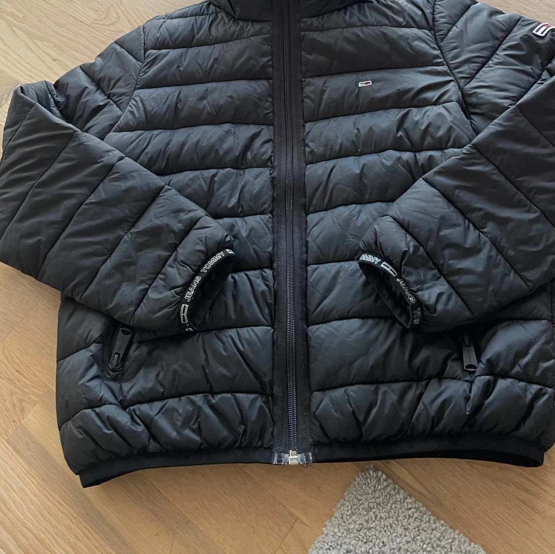 Svart jacka från Tommy Hilfiger - 1