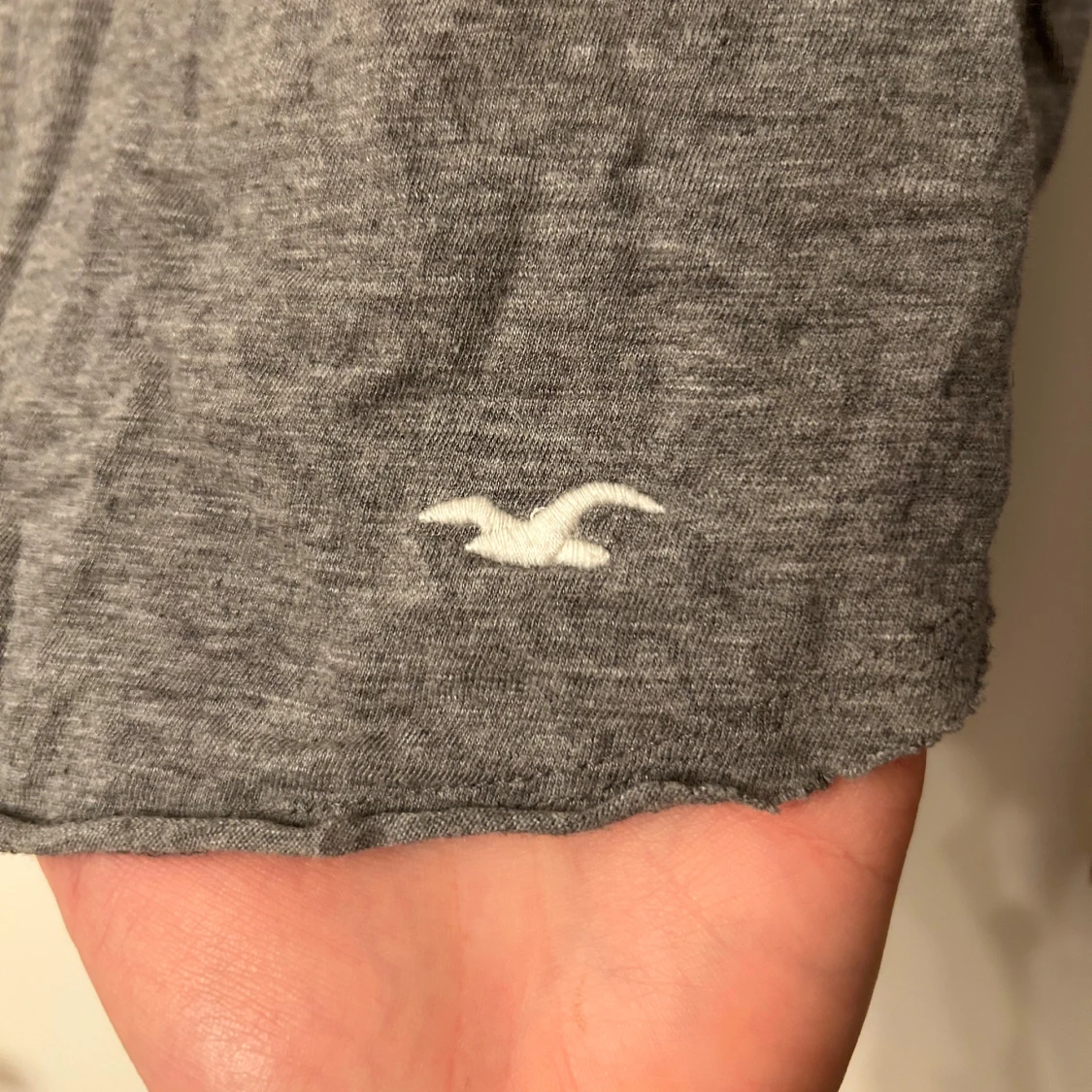 Vinröd och grå långärmad tröja från Hollister - 2