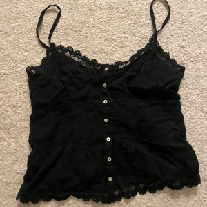 Svart spetslinne från Zara - Jätte fint zara linne. Aldrig använt💕