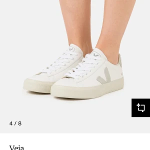 Vita skor från Veja - Snygga vita skor från Veja! Köpte i somras, nypris 1600kr💕