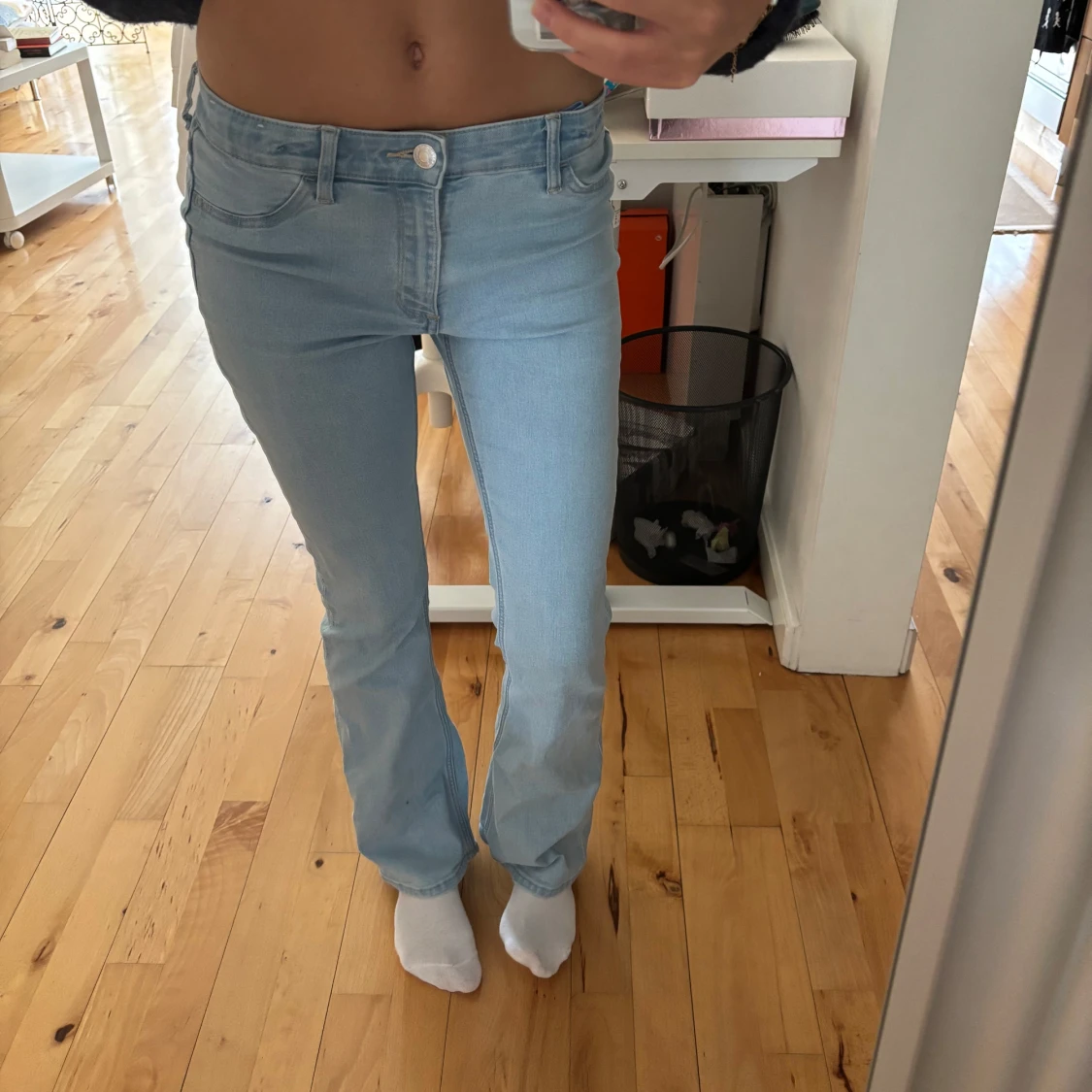 Ljusblåa lowaist jeans