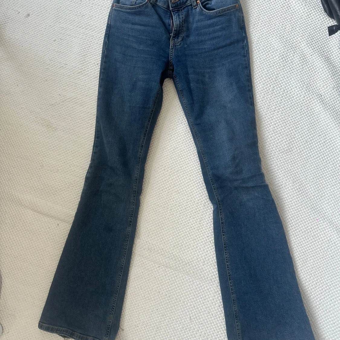 Blå jeans med bootcut - 2
