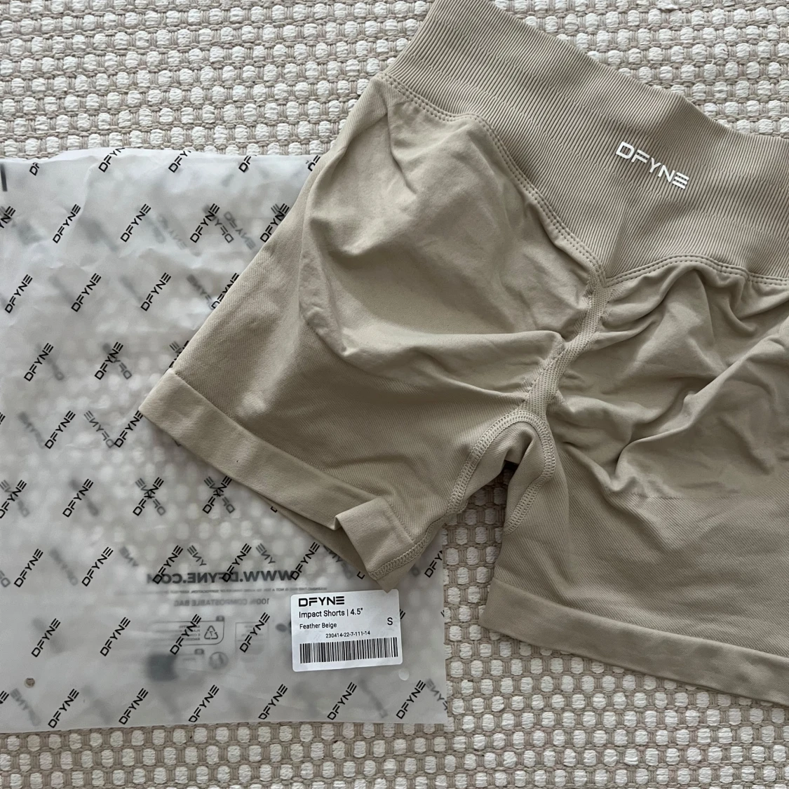 DFYNE Impact shorts Festher beige - 1