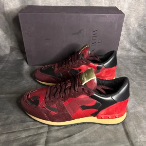 Valentino rockrunners - Nyskick | Size 41 passar 42   | fraktar spårbart inom 24 timmar med PostNord eller instabox | inget og medföljer 