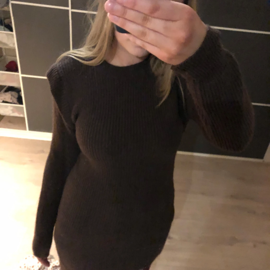 Brun stickad klänning 