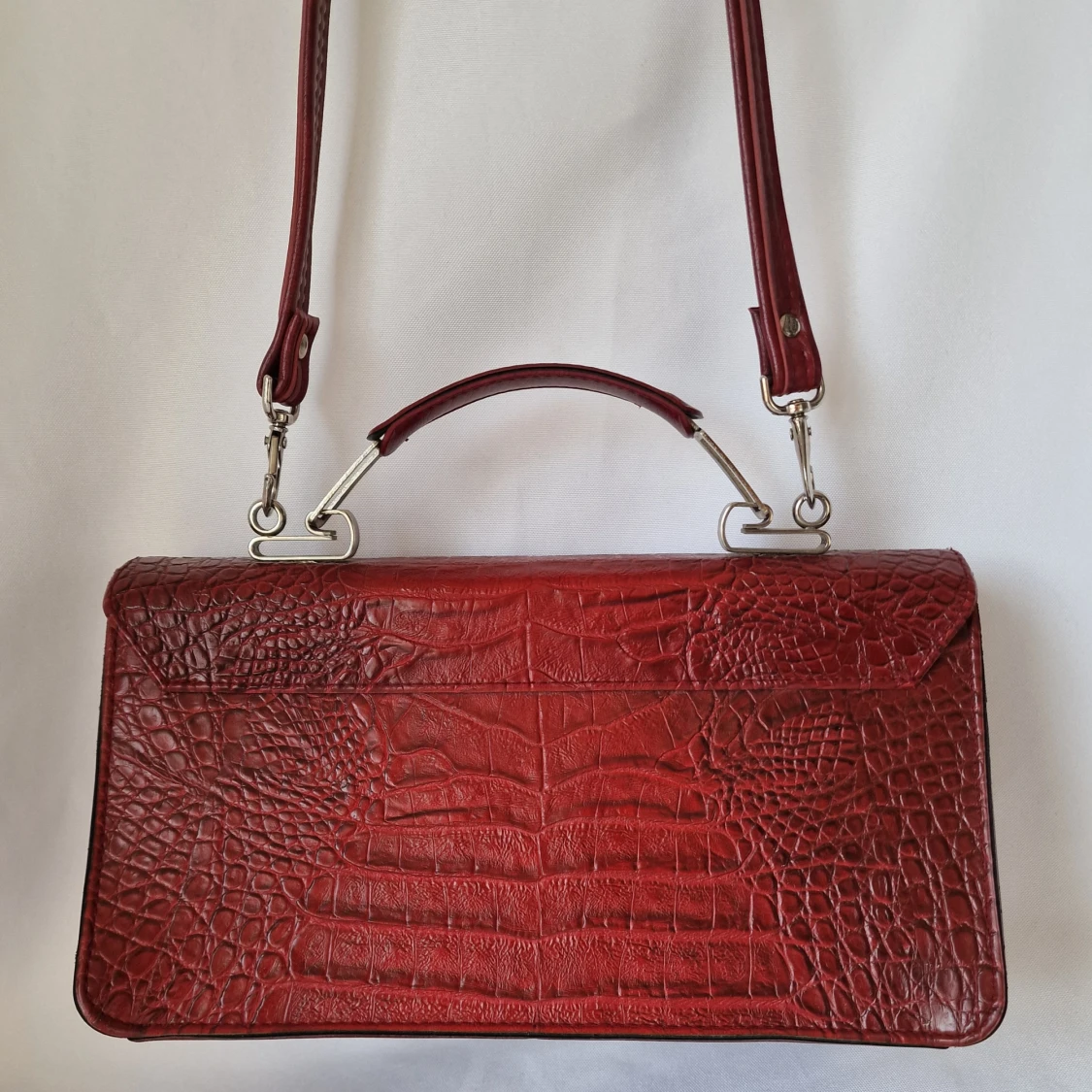 Vintage röd väska i krokodilpräglat äkta läder  - 1
