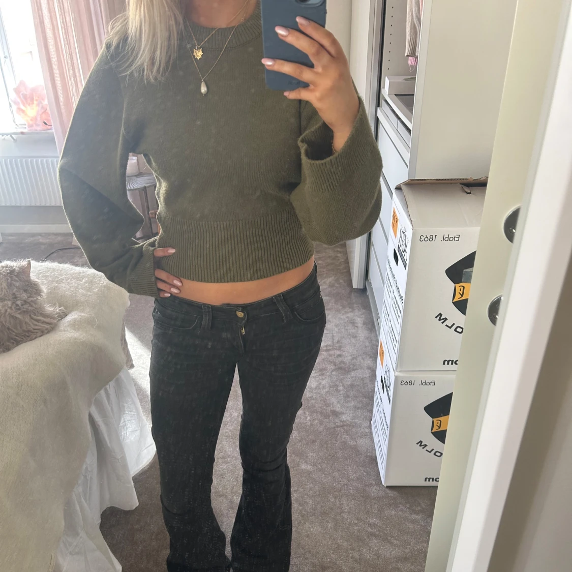 Olivgrön croppad tröja