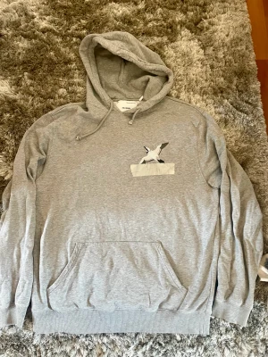 Axel Arigato Hoodie - Axel arigato hoodie, storlek M, köpte ny för 2000kr. Bra skick knappt använd