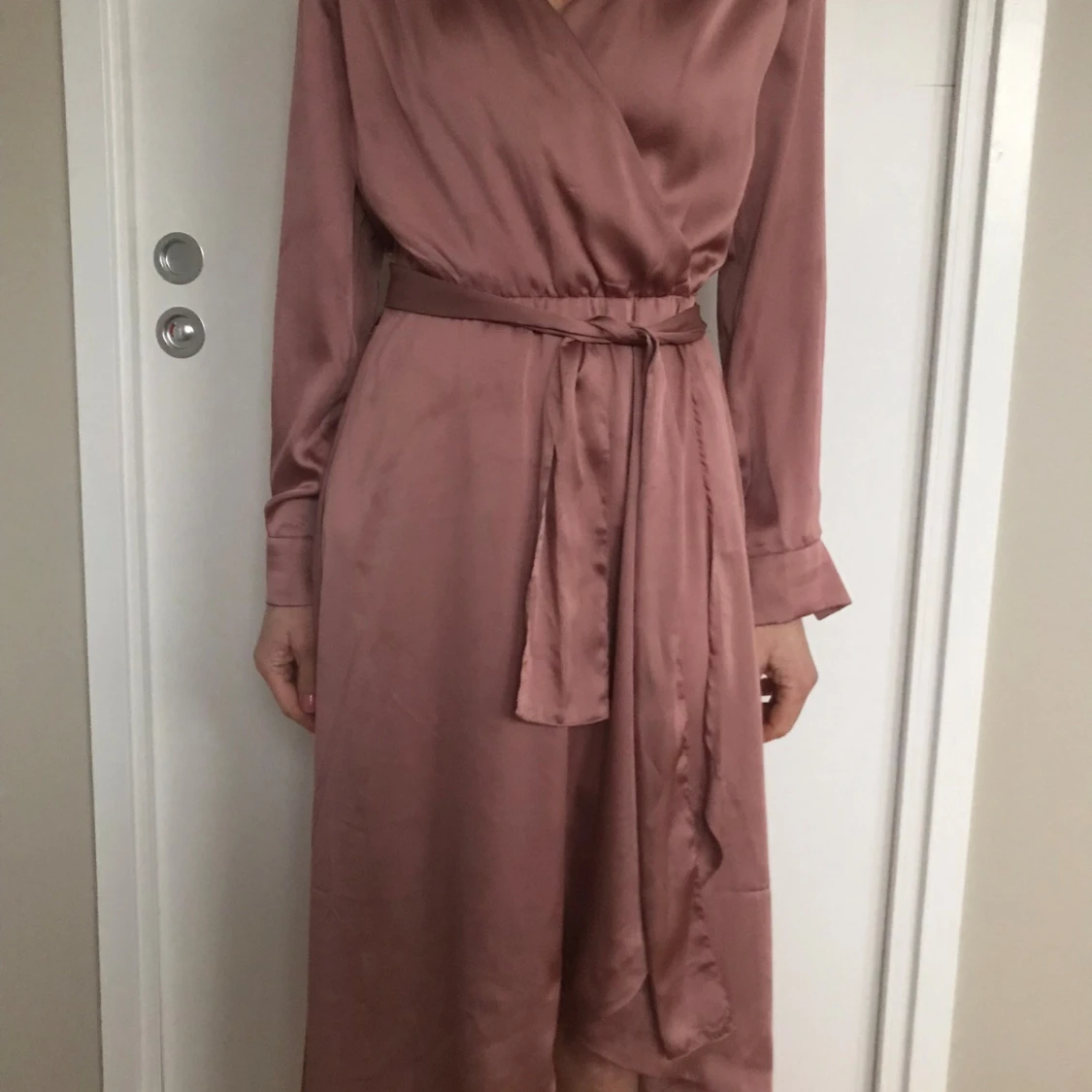 Rosa satin klänning Stl 34 Ny