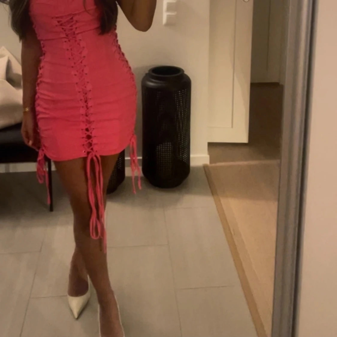 Rosa axelbandslös klänning från PrettyLittleThing - 2