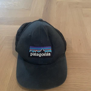 Patagonia keps - Mörkblå patagonia keps utan skador!