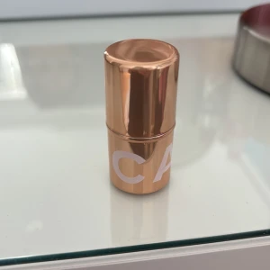 Caia highliter stick  - Säljer detta stick från Caia färgen champagne, endast testad allt är kvar!