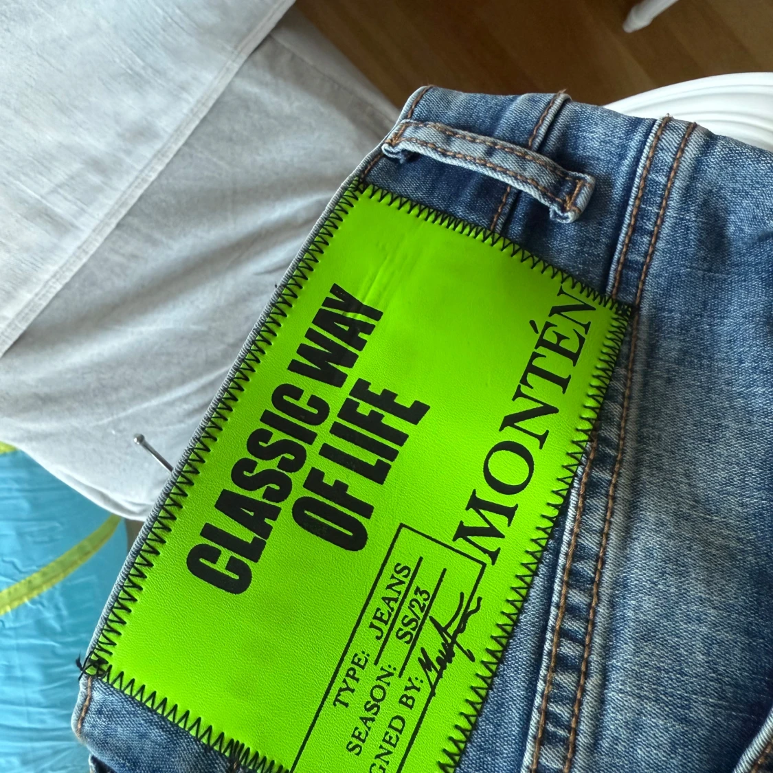 Ljusblåa monten jeans - 2