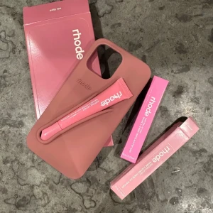 Lip tint rosa - Säljer ett Lip tint (det som är mörkare rosa) för 120