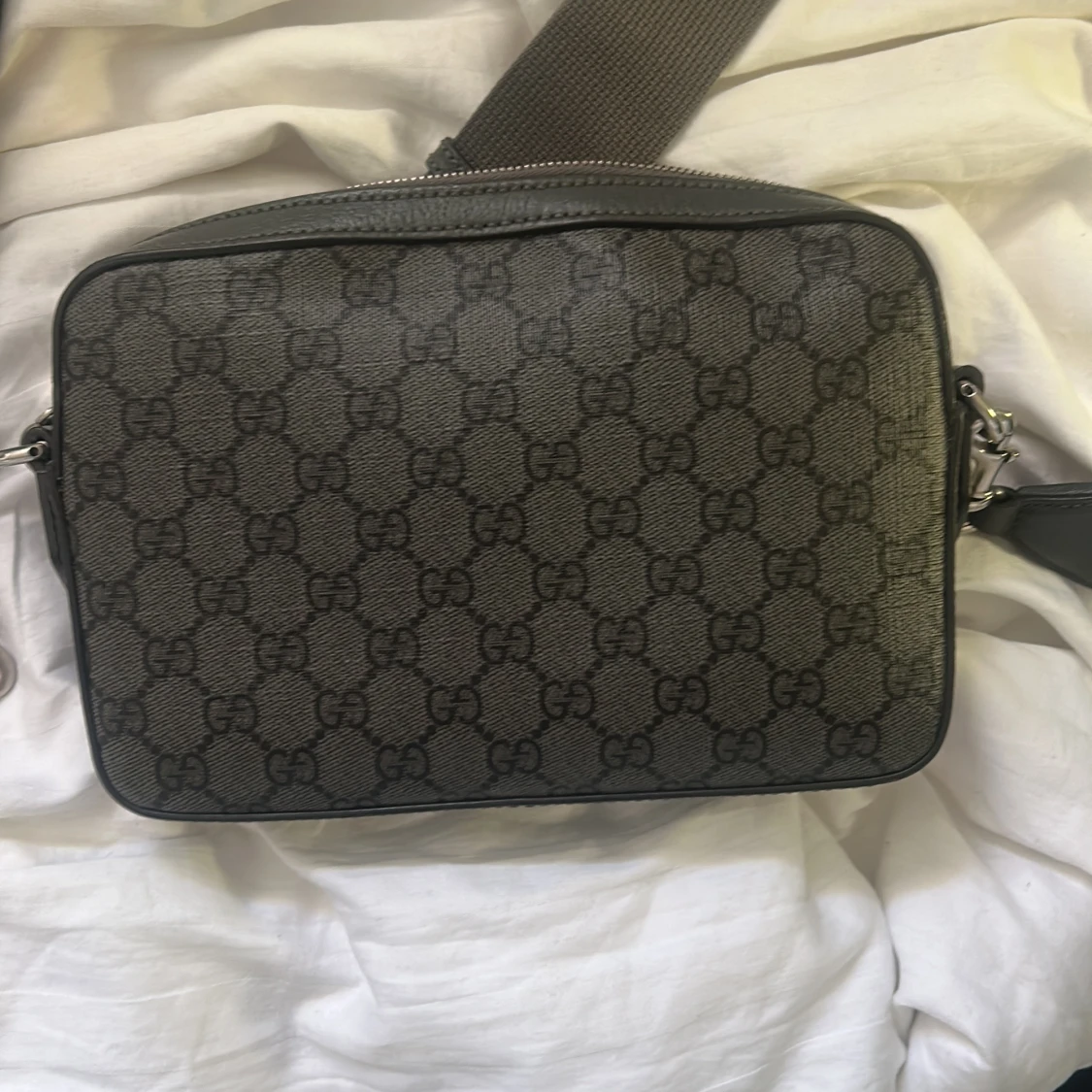 Svart axelväska från Gucci - 1