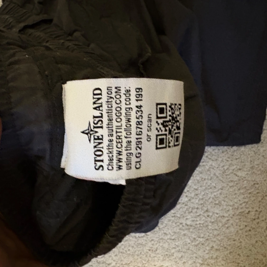 Blåa cargo shorts från Stone Island - 2