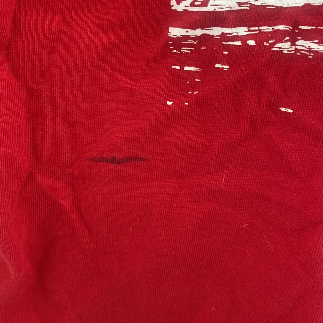 Röd t-shirt med körsbärstryck  - 3