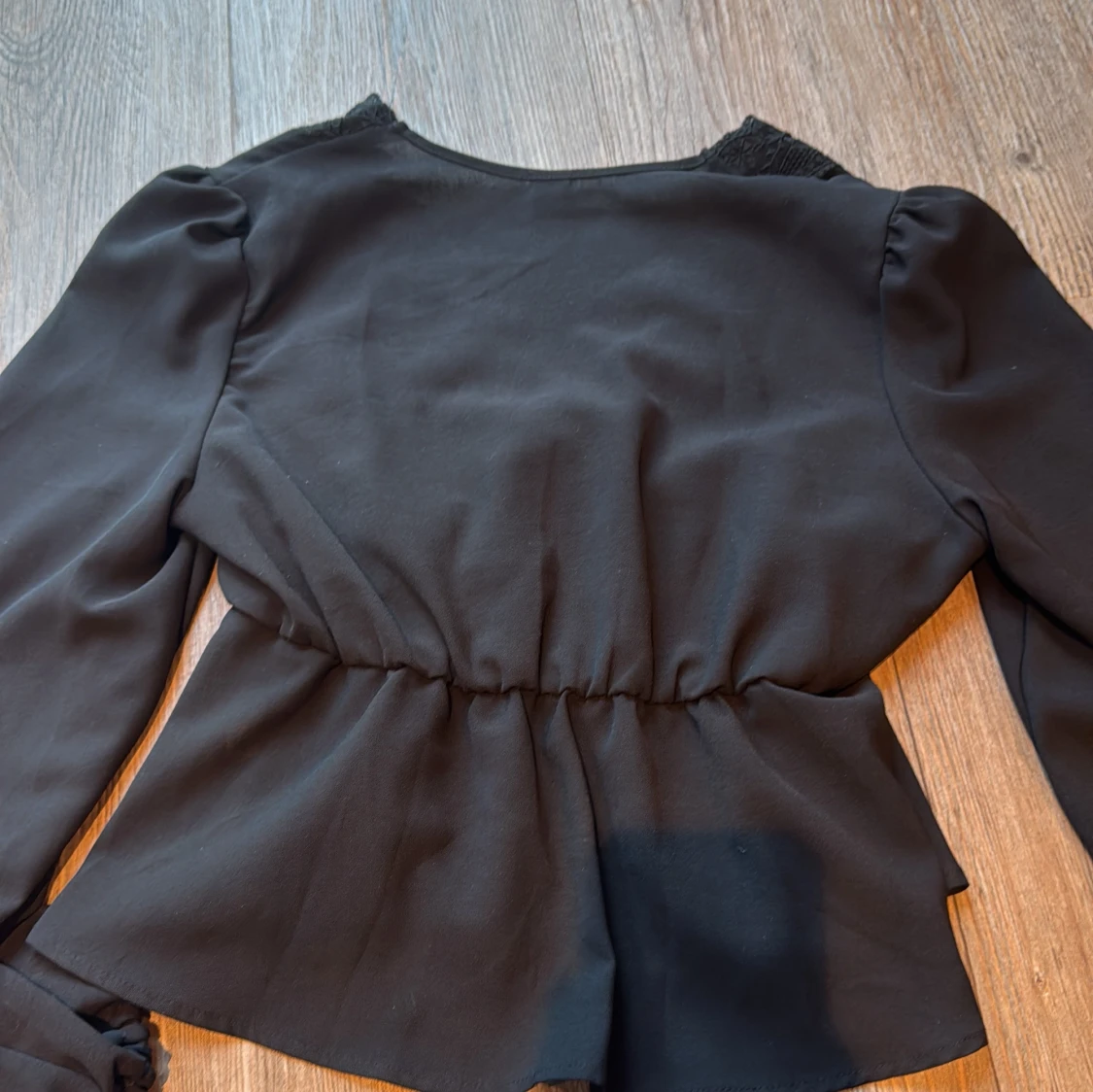 Svart blus med spets från Droimp - 1